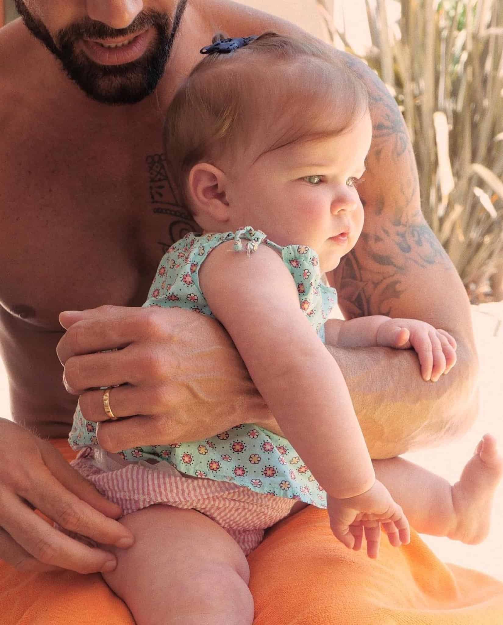 Ricky Martin presenta a su hija Lucía
