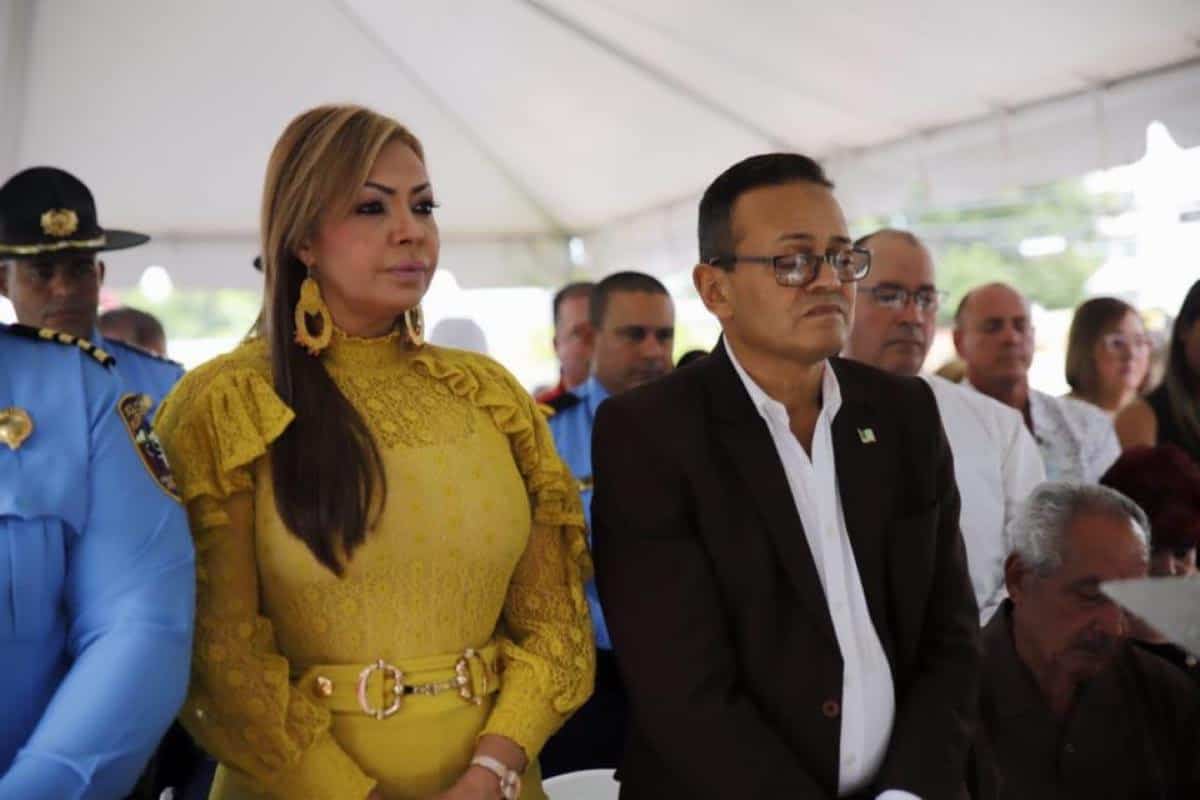 Senadora Evelyn Vazquez junto a Alcalde de Añasco rinden homenaje a Sargento de la policia fallecido durante el paso del Huracn Maria