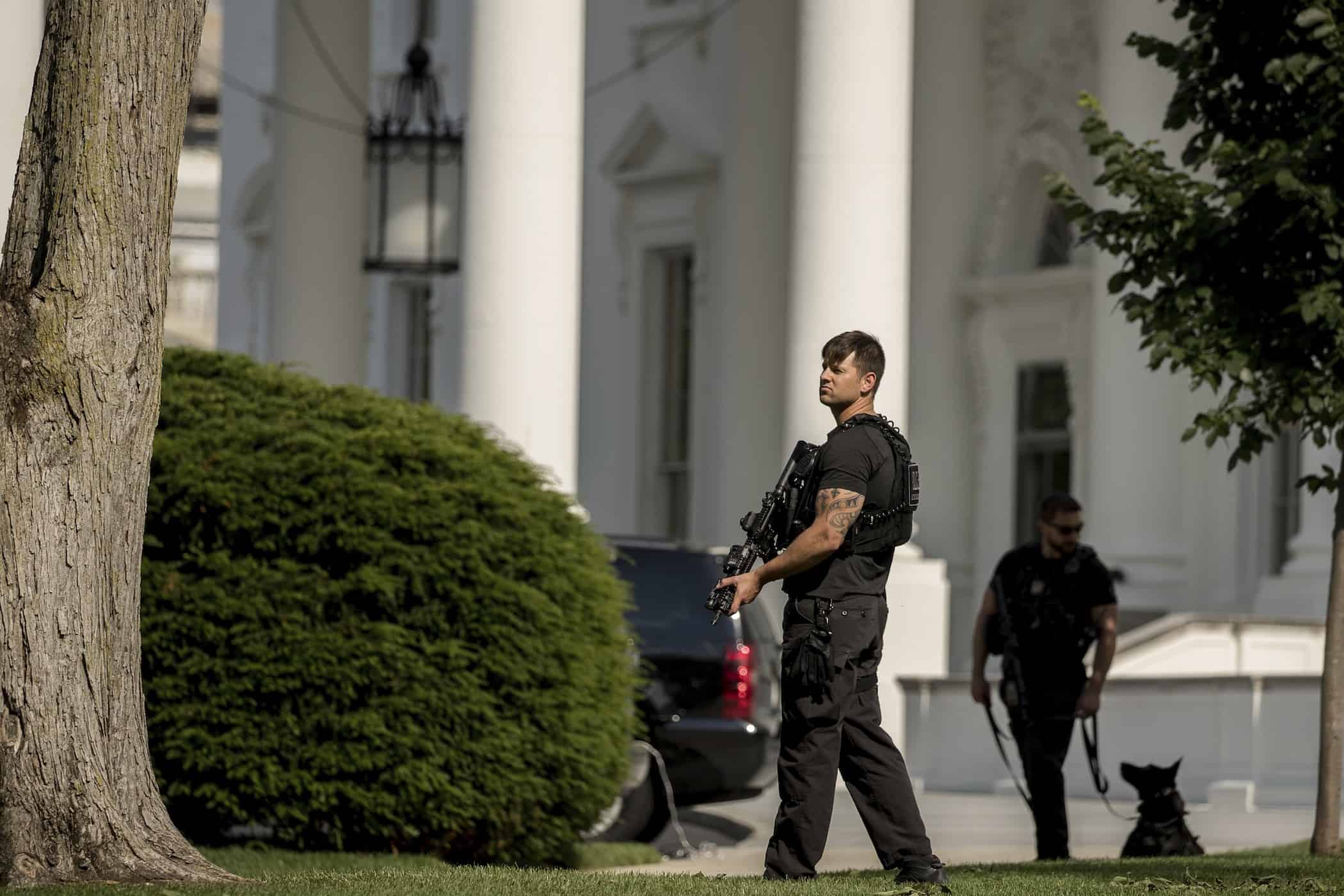 Casa Blanca fue clausurada brevemente luego de que protestas se acercaran al edificio
