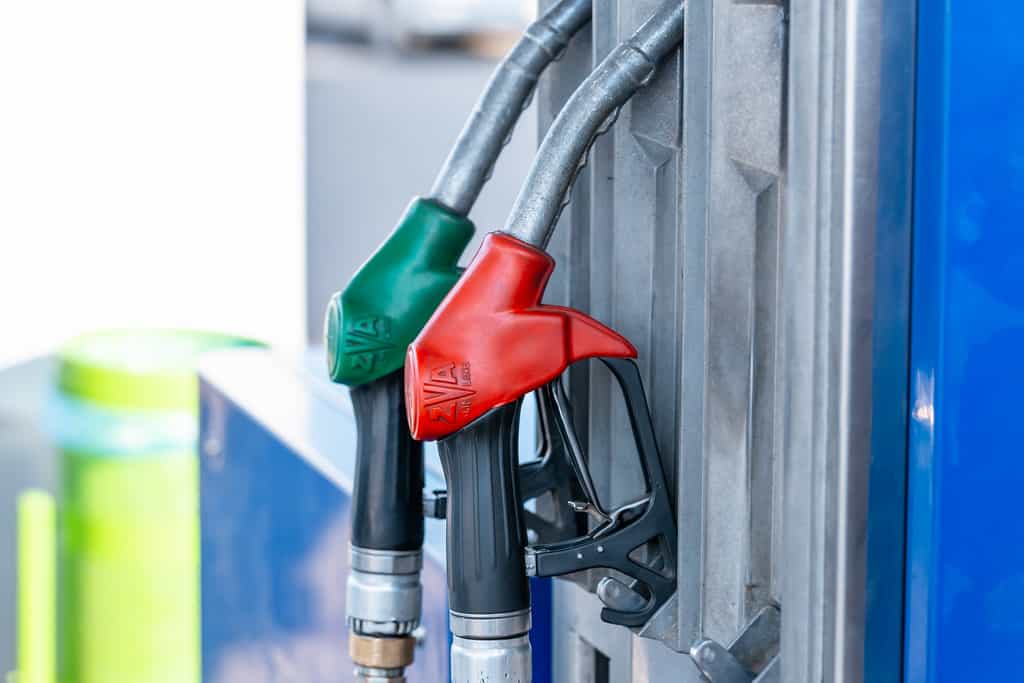 Subirá el precio de la gasolina por el impacto del huracán Laura a las refinerías
