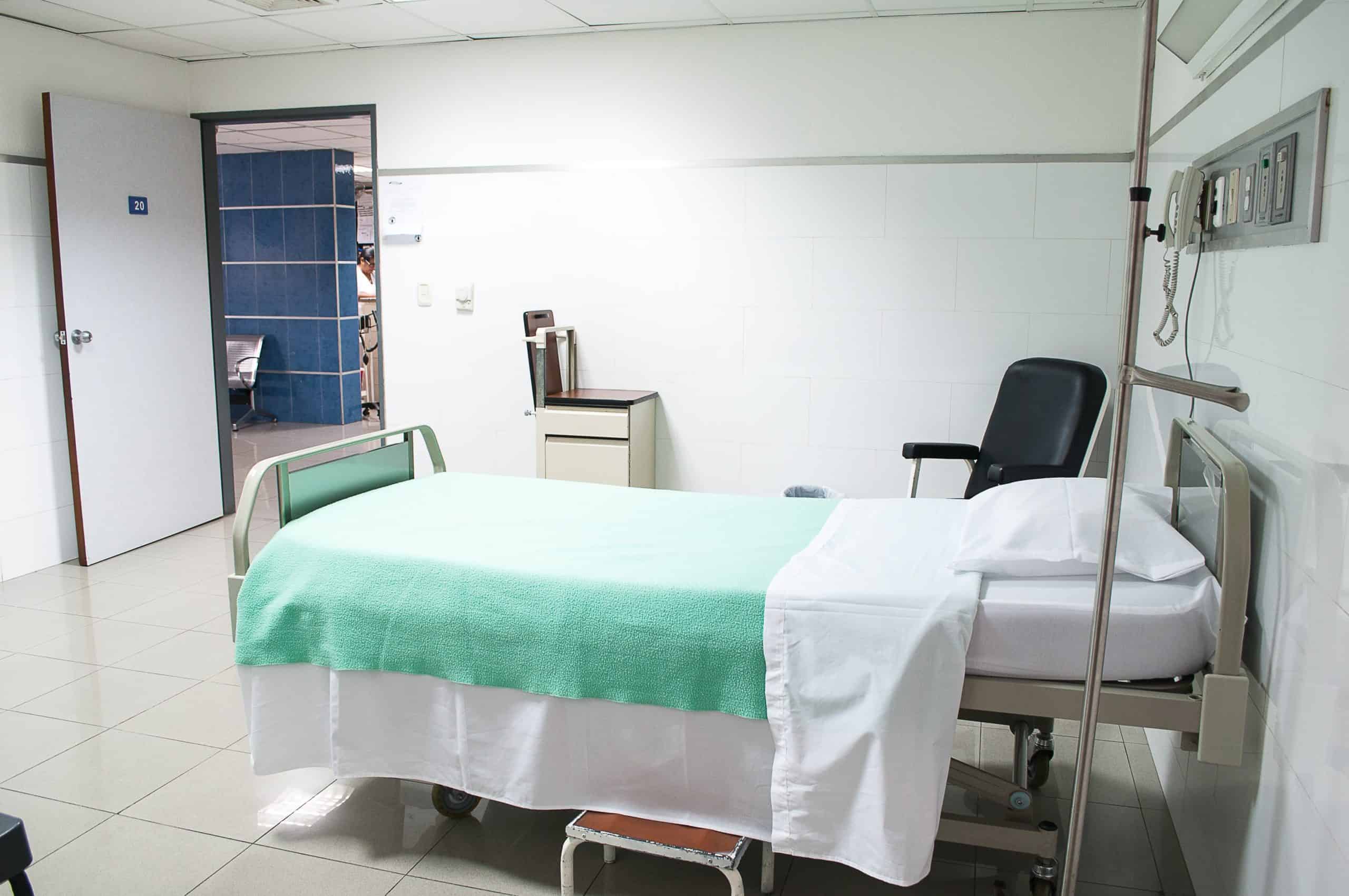 Salud confirma que hay hospitales con salas llenas de pacientes con Covid-19