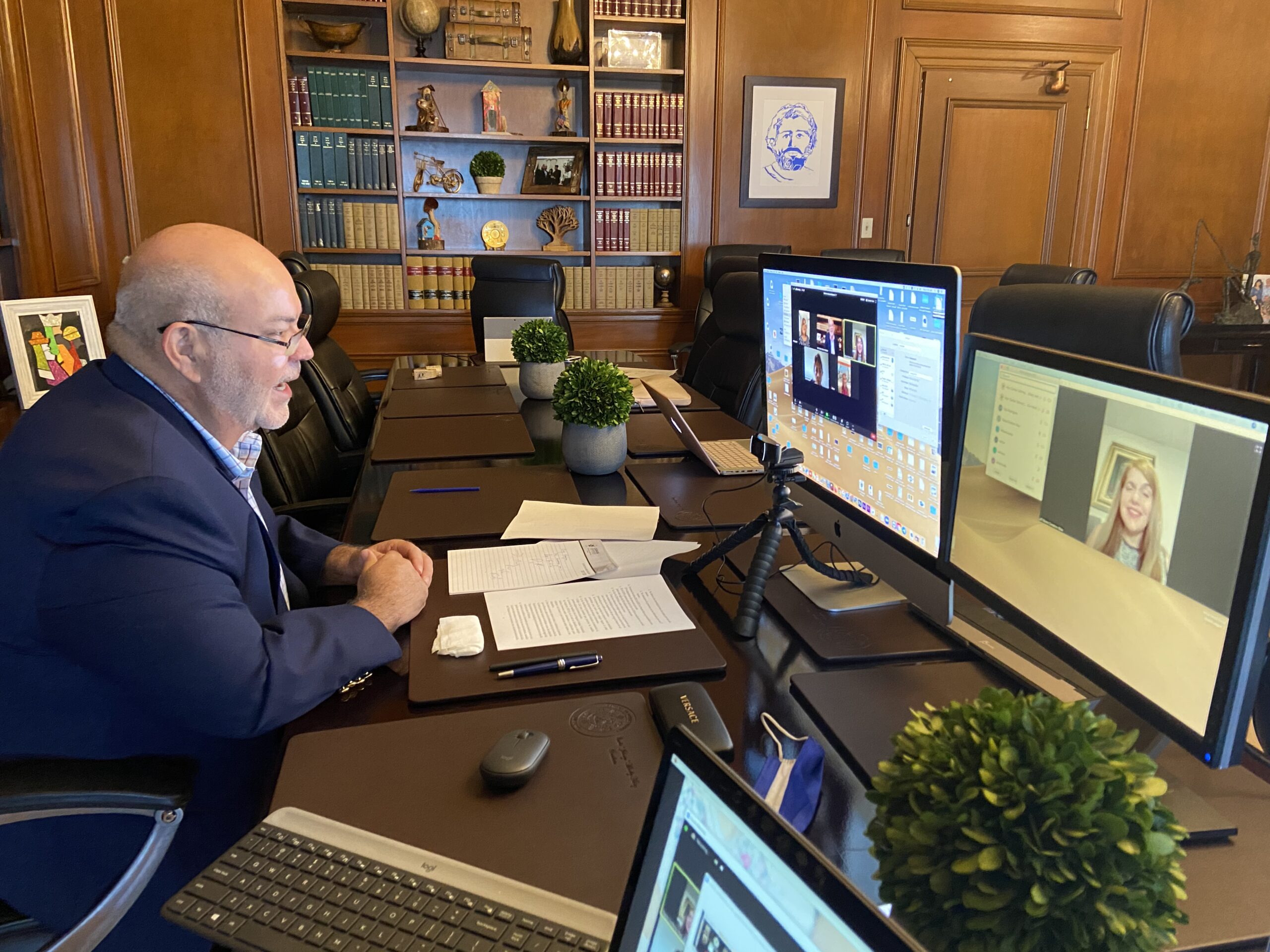 Expertos presentan propuesta para impulsar la adopción de menores en Puerto Rico