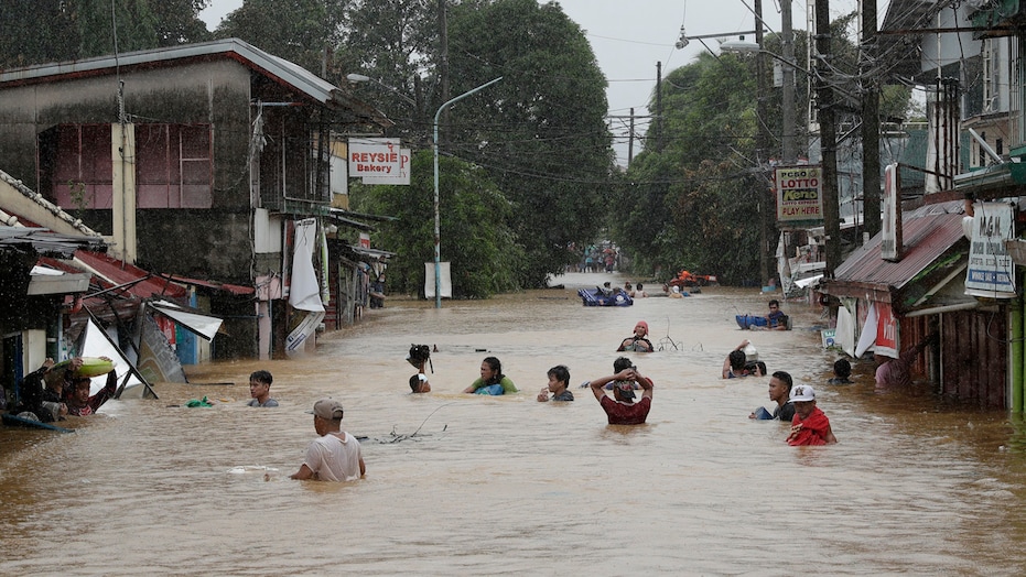 Varias muertes y 180,000 personas desalojadas ante impacto del ciclón Vamco en Filipinas
