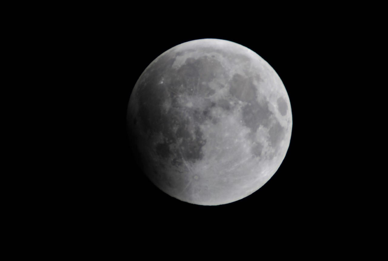 Eclipse penumbral de la Luna en la madrugada del lunes
