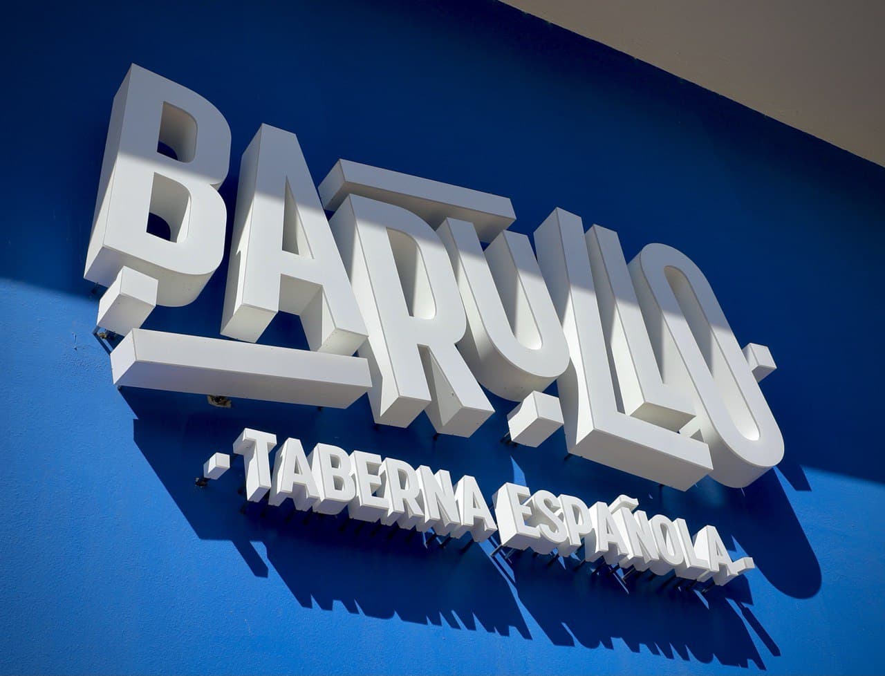 Gobernadora participa de inauguración del restaurante Barullo Taberna Española