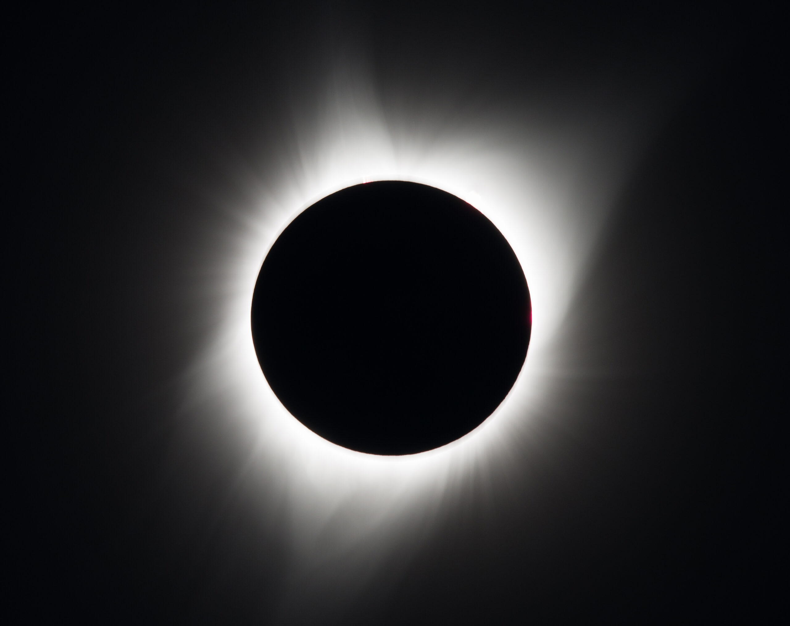 Último eclipse solar del 2020 será este lunes