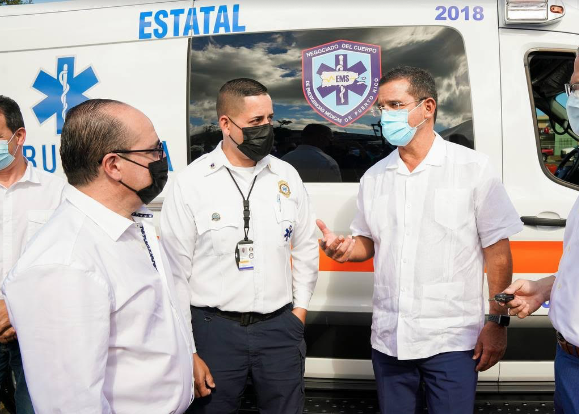 Gobernador hace entrega de 18 ambulancias para municipios