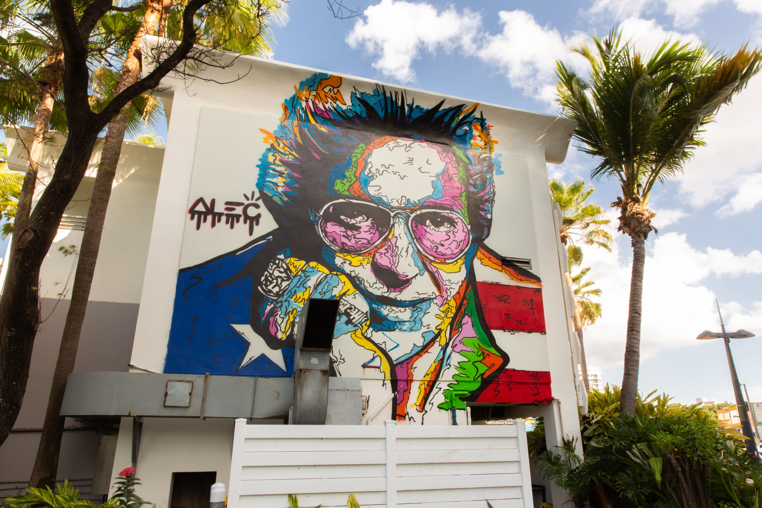 La Concha Resort y Alec Monopoly develan mural de Héctor Lavoe