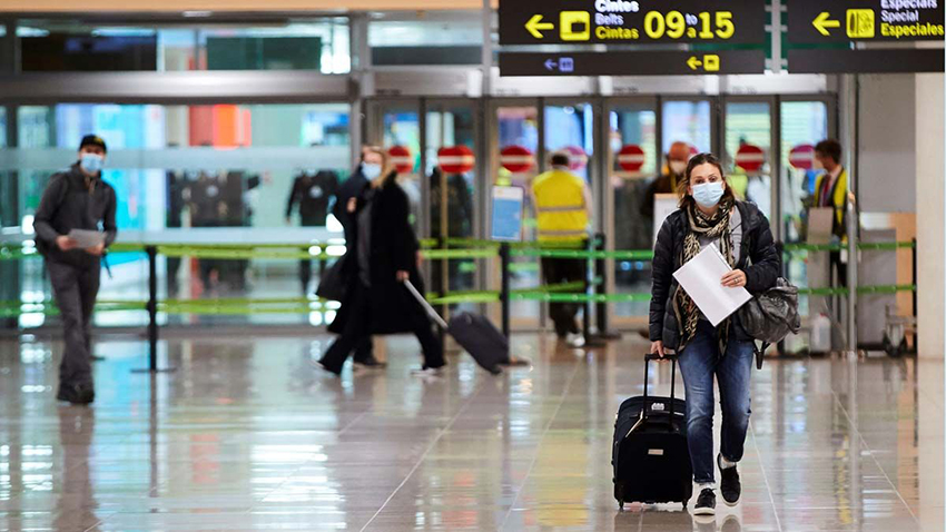 Viajeros deberán continuar usando mascarilla en el aeropuerto