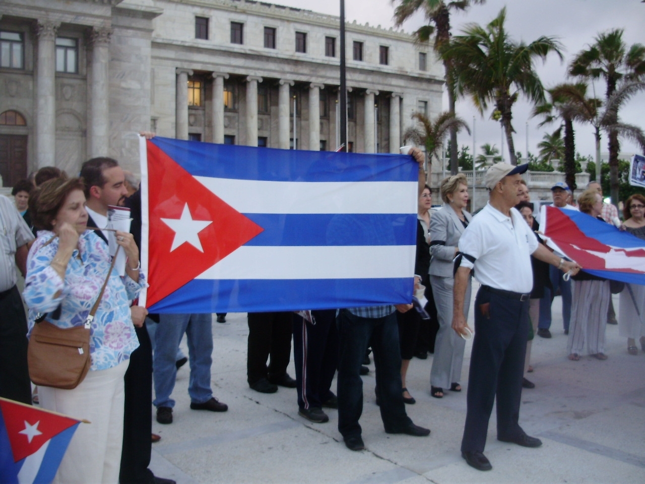 Cubanos en Puerto Rico protestan por actuación del gobierno ante protestas