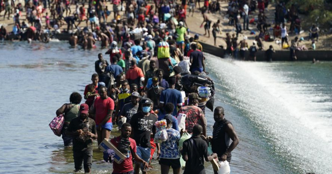 Estados Unidos define detalles de plan para deportar a miles de migrantes haitianos