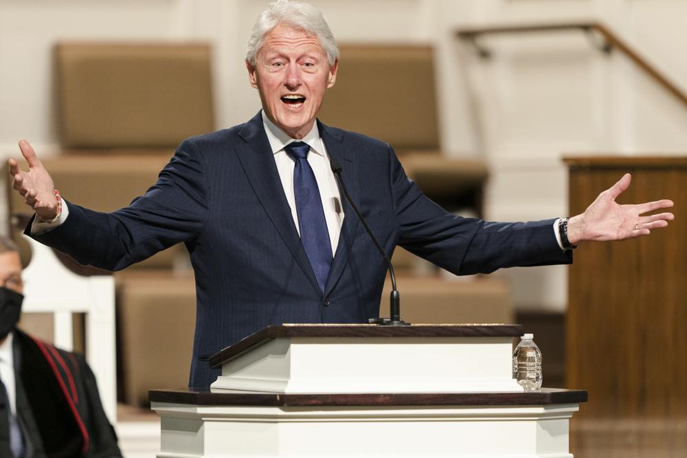 Bill Clinton se recupera tras ser hospitalizado por una infección no relacionada con COVID-19