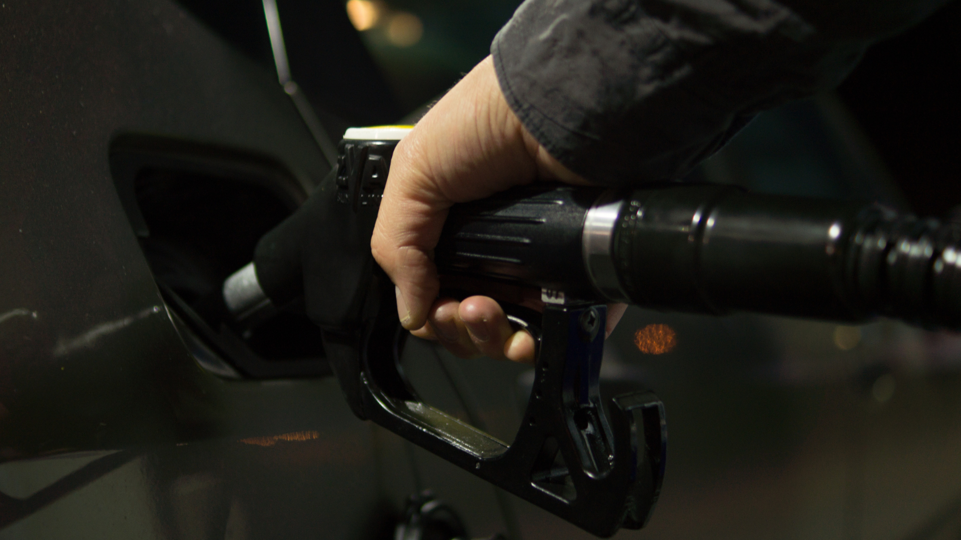 Esperan que el precio de la gasolina baje en las próximas semanas
