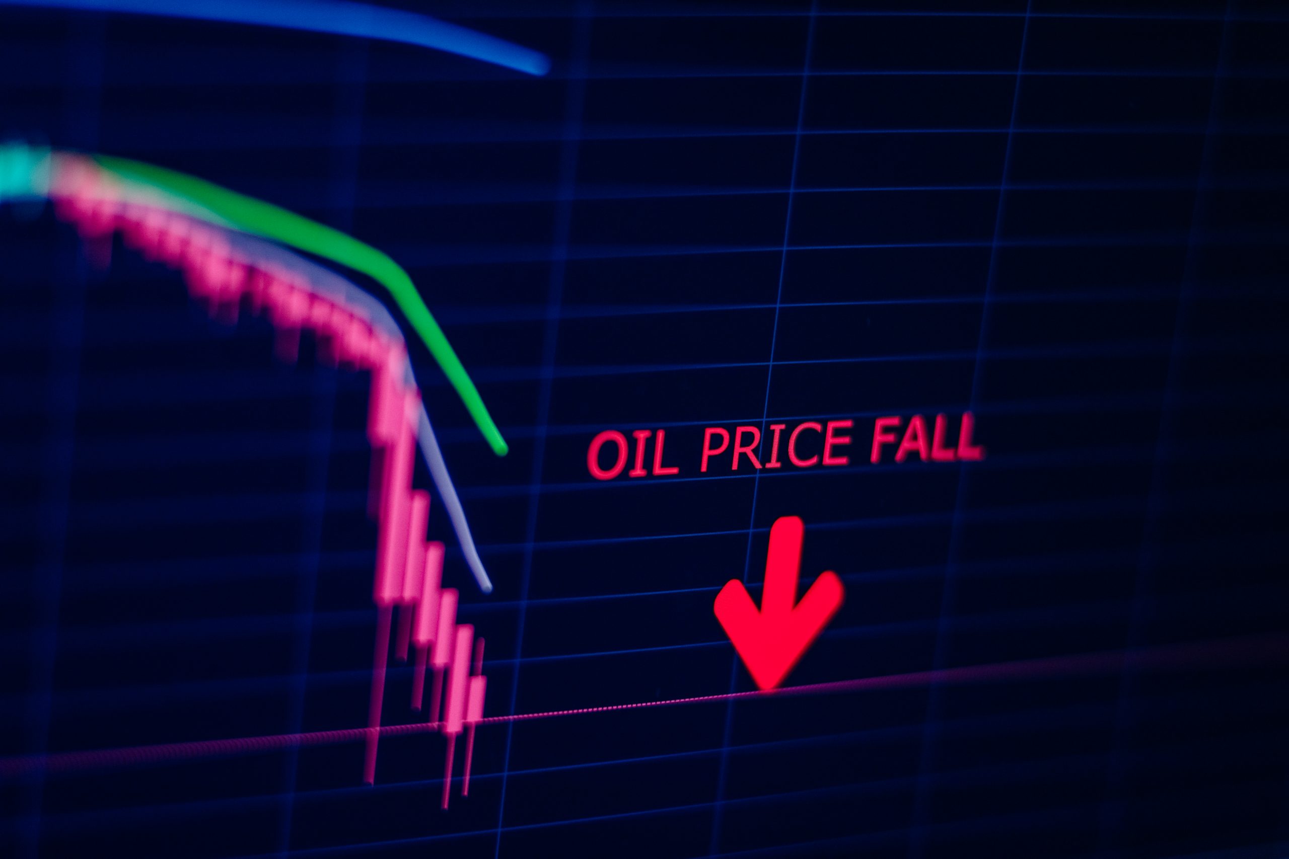 Esperan que siga bajando el precio del barril de petroleo