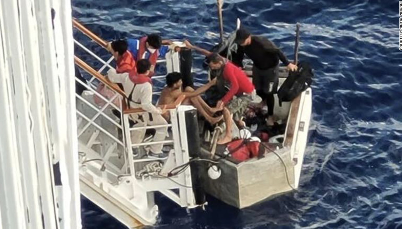 Crucero de Carnival rescata seis inmigrantes cubanos en alta mar