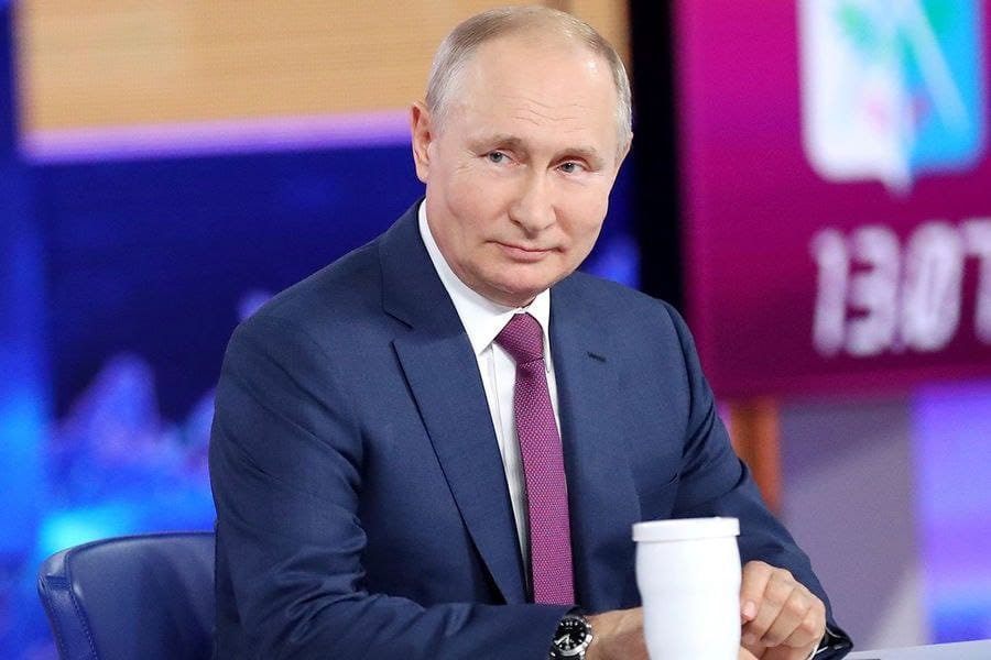 Vladimir Putin revive premio soviético que compensa a madres con 10 hijos o más