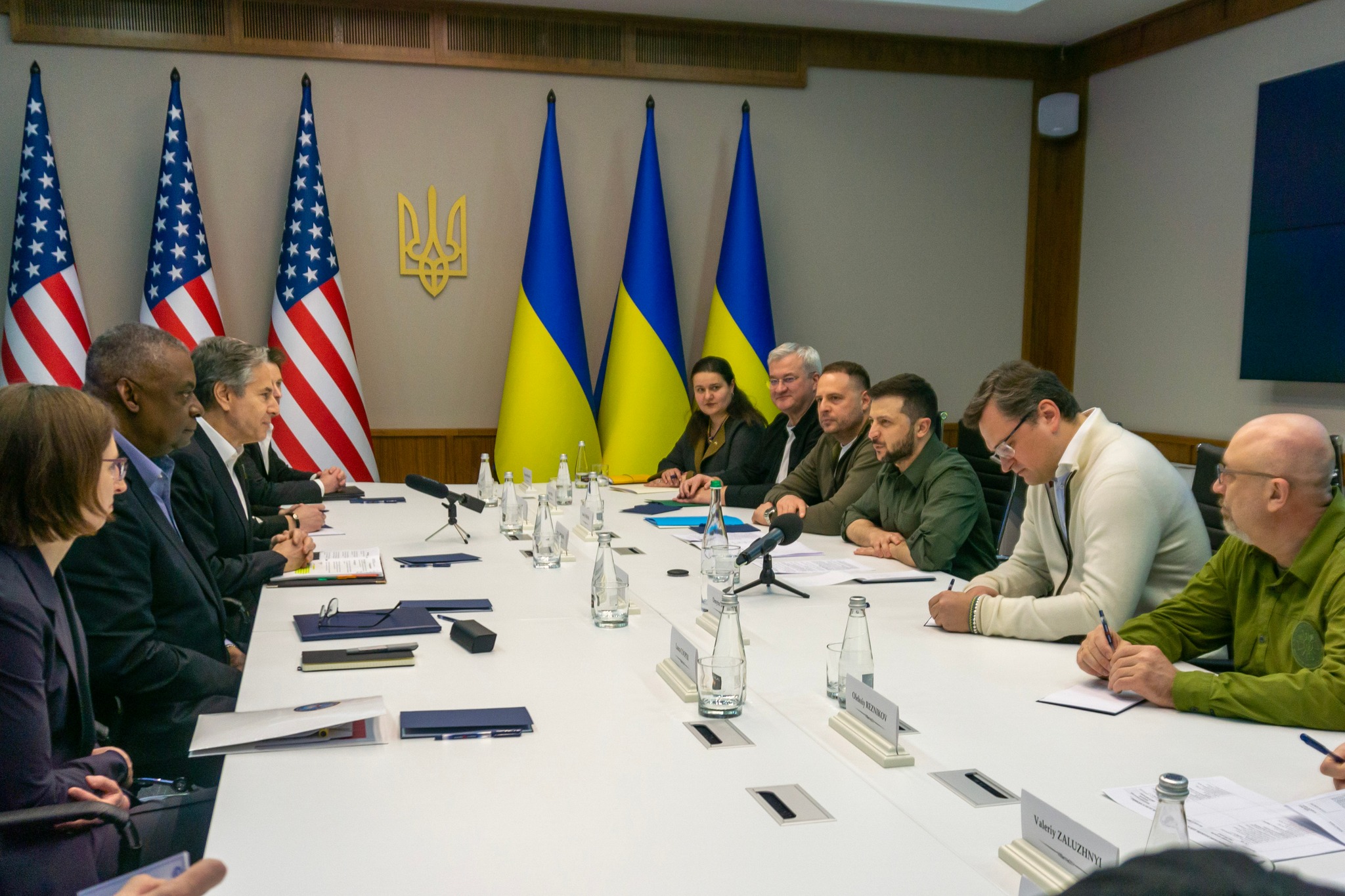 Estados Unidos aprueba cerca de 2.7 mil millones adicionales en ayuda para Ucrania
