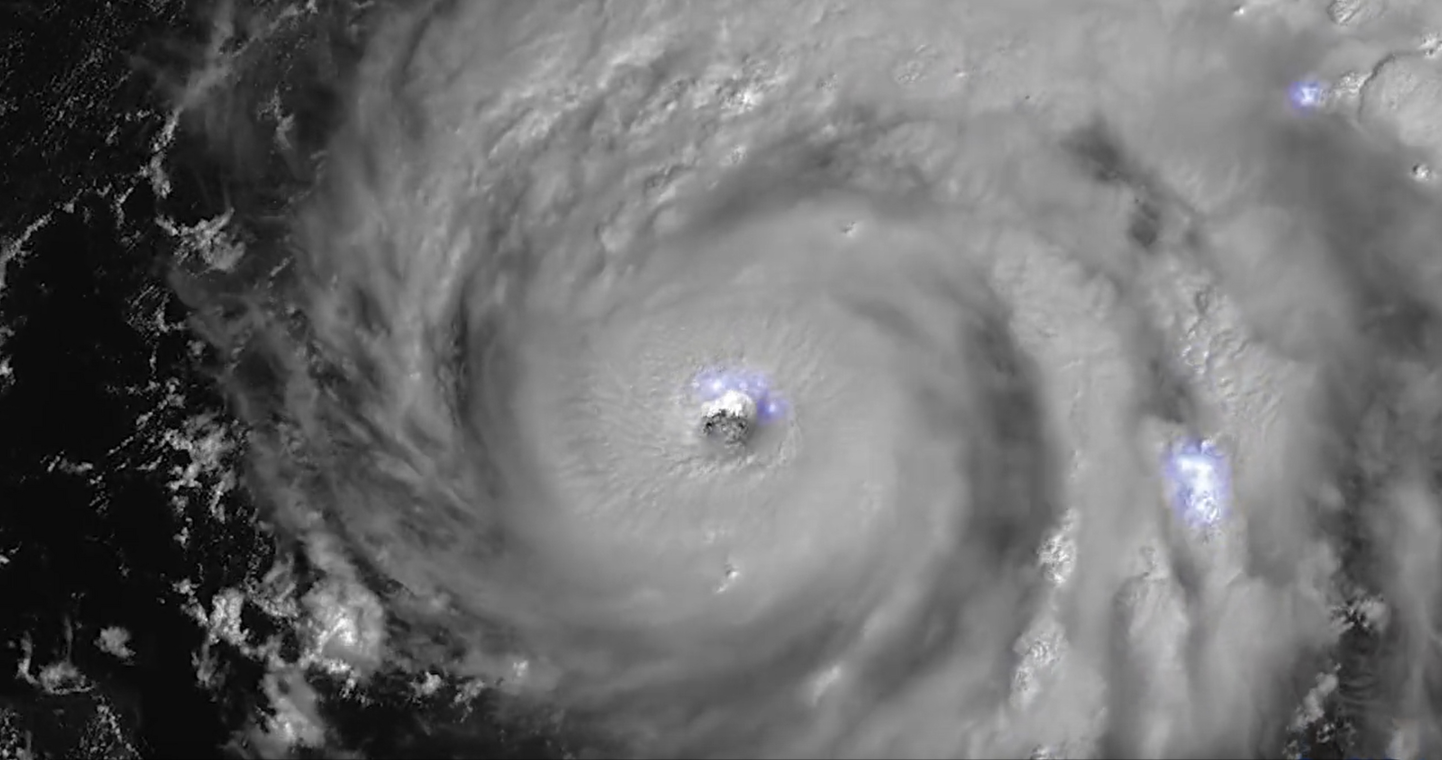 Inminente el impacto del poderoso huracán Ian en la costa suroeste de la Florida