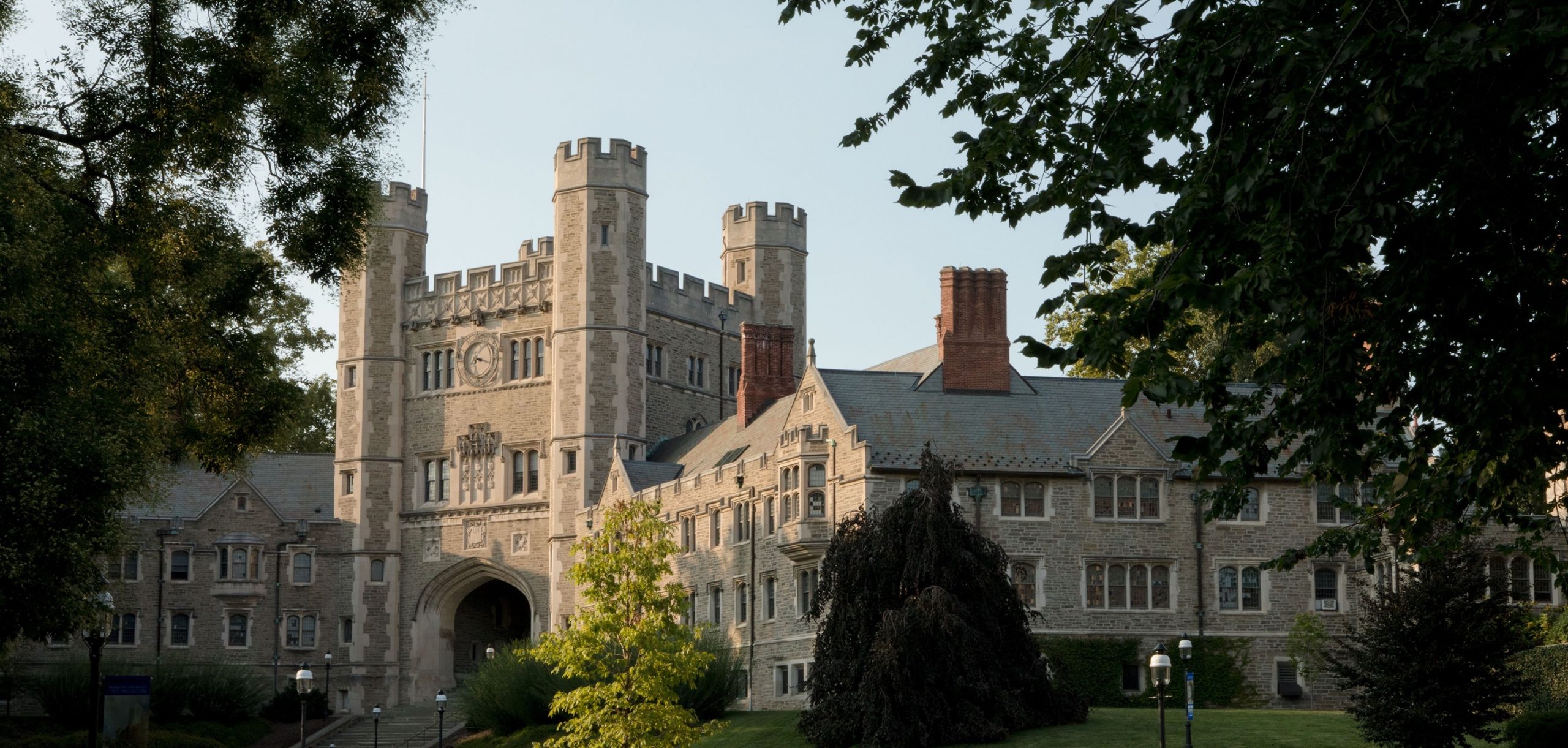 Prestigiosa universidad de Princeton anuncia matrícula gratuita a familias que generen menos de 100 mil dólares