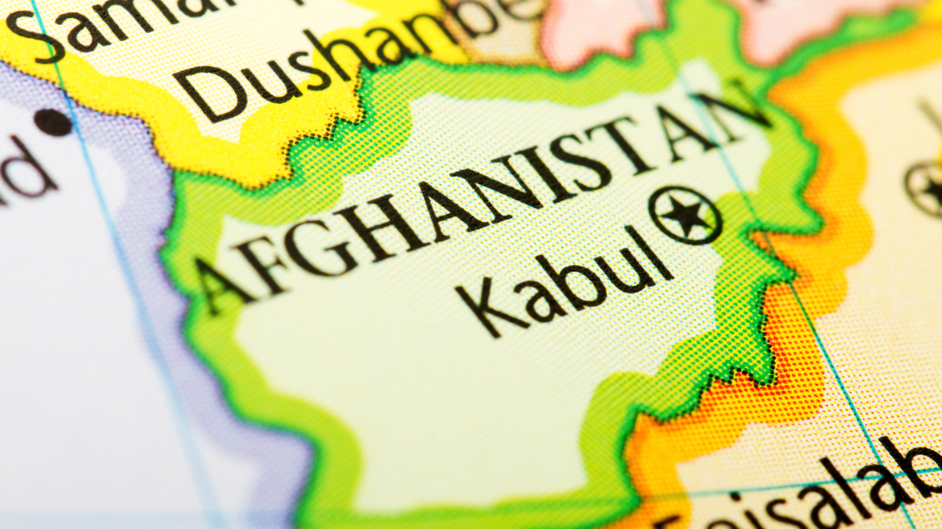 Atentado suicida en universidad de Kabul deja 23 personas muertas