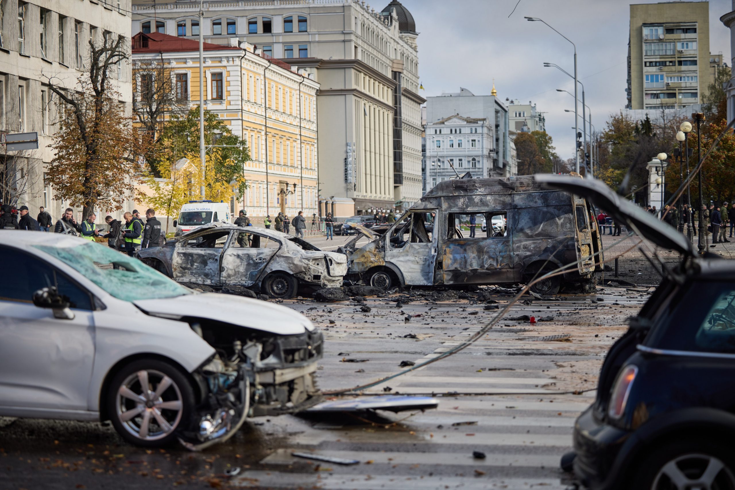 Ataques rusos a infraestructura eléctrica ucraniana dejan 30% del sistema destruido