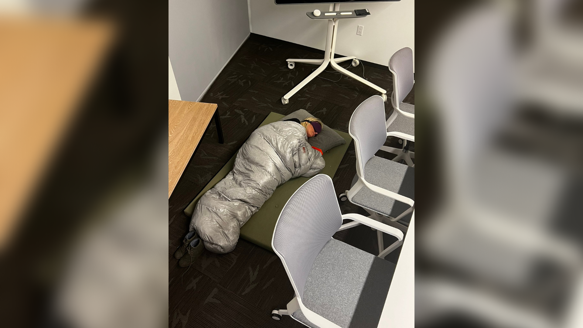 Empleados de Twitter forzados a dormir en la oficina tras llegada de Elon Musk