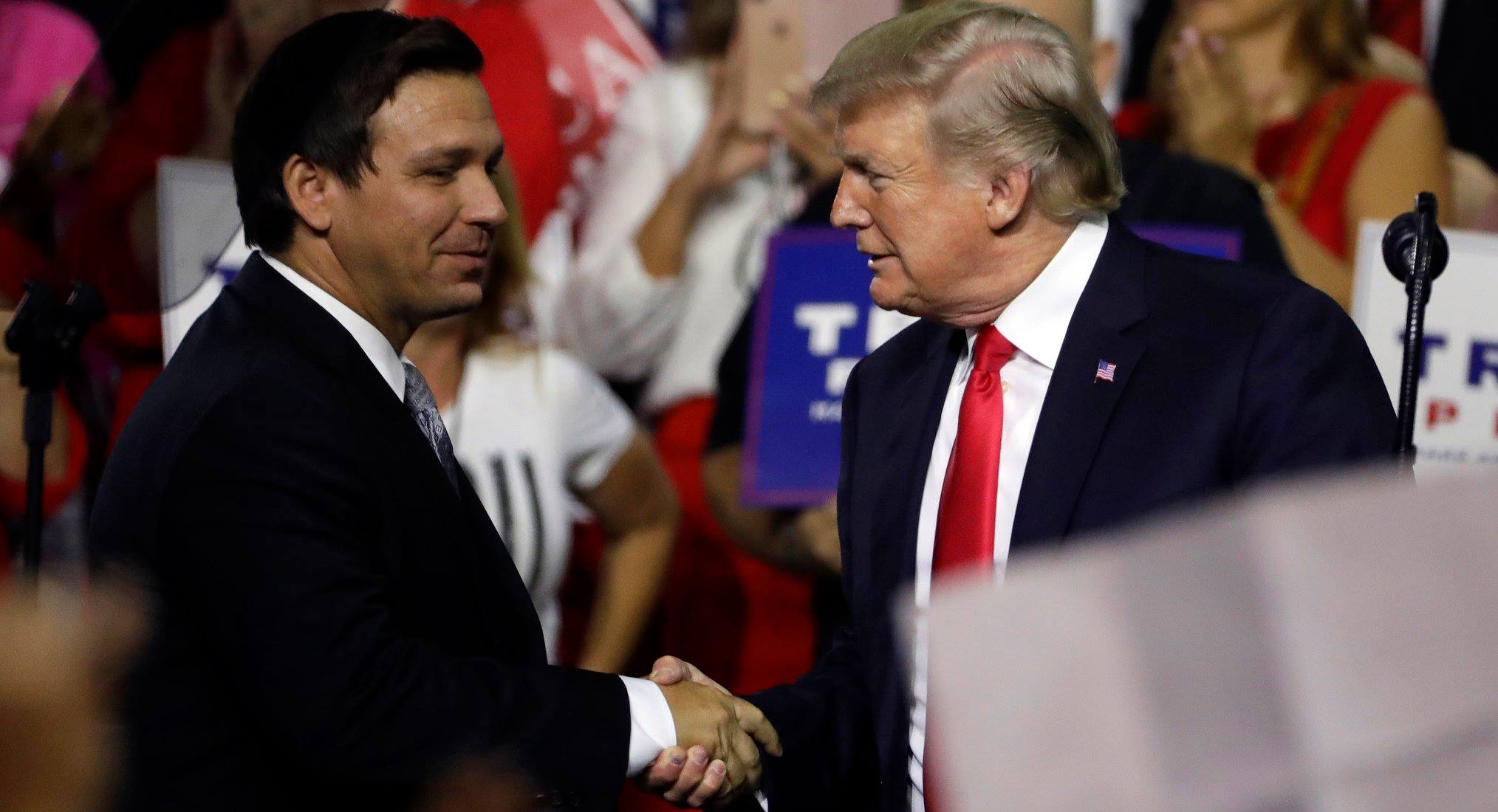 Republicanos se alejan de Trump tras decepcionante “Ola Roja” y este arremete contra Ron DeSantis en respuesta