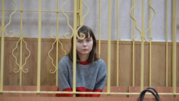 Joven rusa enfrenta años en cárcel tras criticar la guerra en Ucrania en redes sociales 