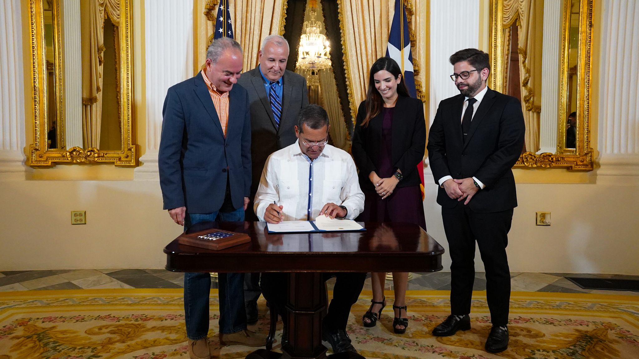 Gobernador firma medida que crea la Ley de Capacitación y Planificación para la Seguridad Financiera y Desarrollo de la Fuerza laboral en Puerto Rico 