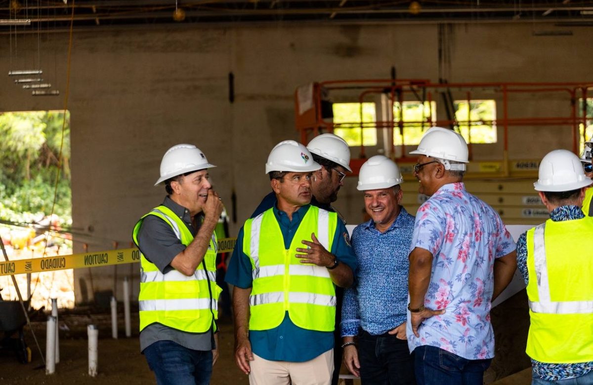 Gobernador realiza impactos comunitarios en Vieques y visita progreso de la construcción del Hospital